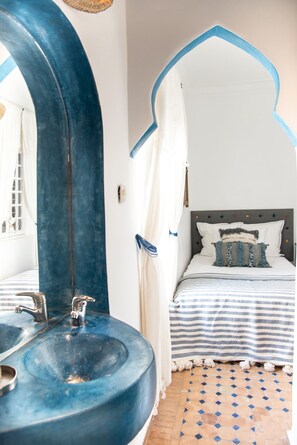 Free toiletries, hair dryer, towels, soap - Riad Lyon Mogador (Essaouira)