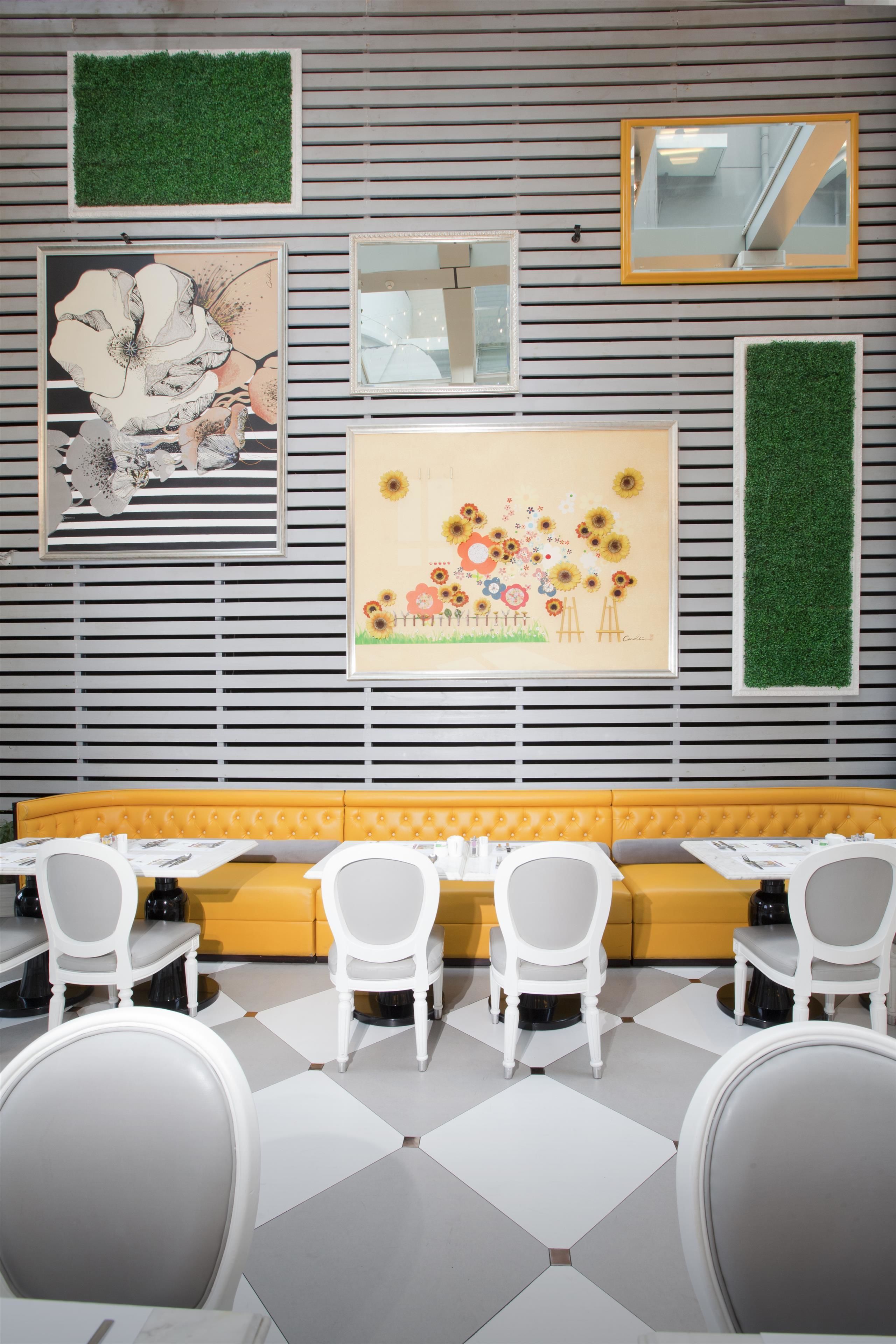 2 restaurants, breakfast, lunch, dinner served; international cuisine