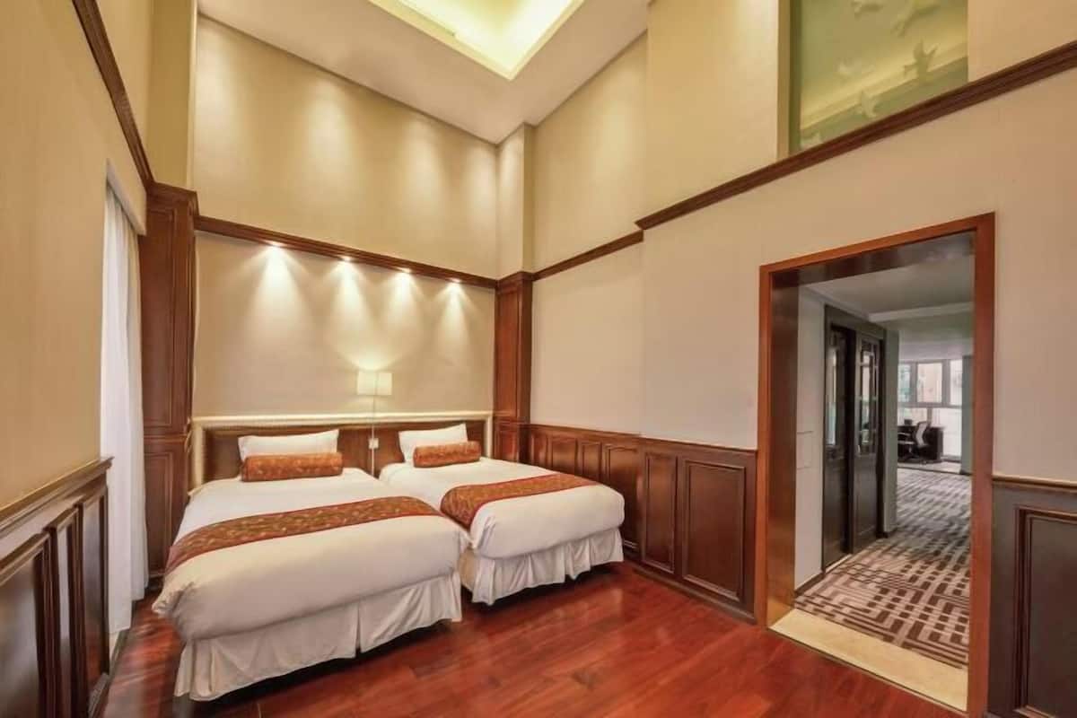 1 bedroom, down duvets, Select Comfort beds, in-room safe