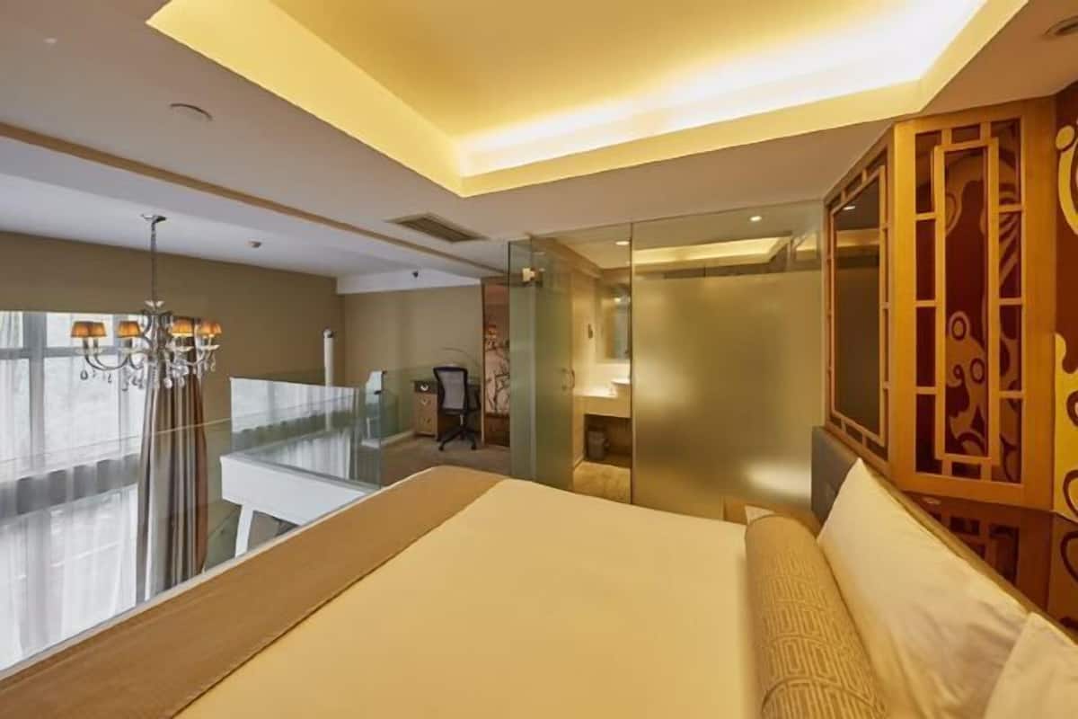 1 bedroom, down duvets, Select Comfort beds, in-room safe