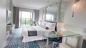 Deluxe Studio Room | Down duvets, Select Comfort beds, in-room safe, blackout curtains