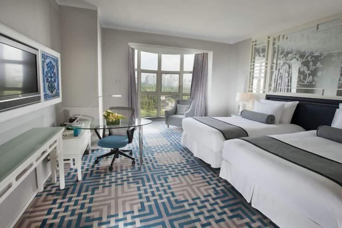1 bedroom, down duvets, Select Comfort beds, in-room safe