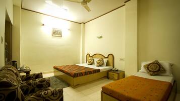 Escrivaninha, ferros/tábuas de passar roupa, Wi-Fi de cortesia