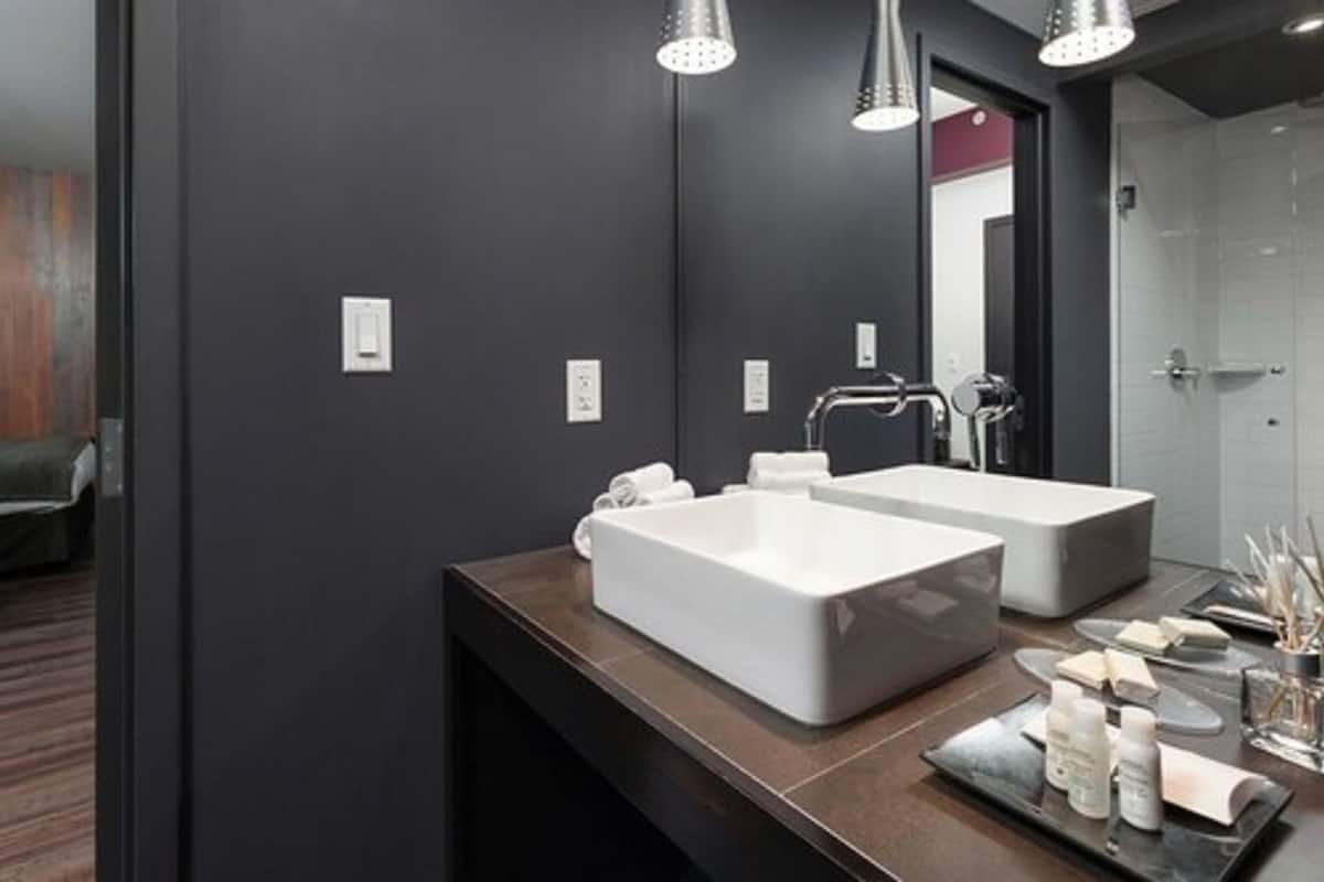 marvelous room, studio suite, queen bed, courtyard view | bathroom | designer toiletries, hair dryer, bathrobes, towels