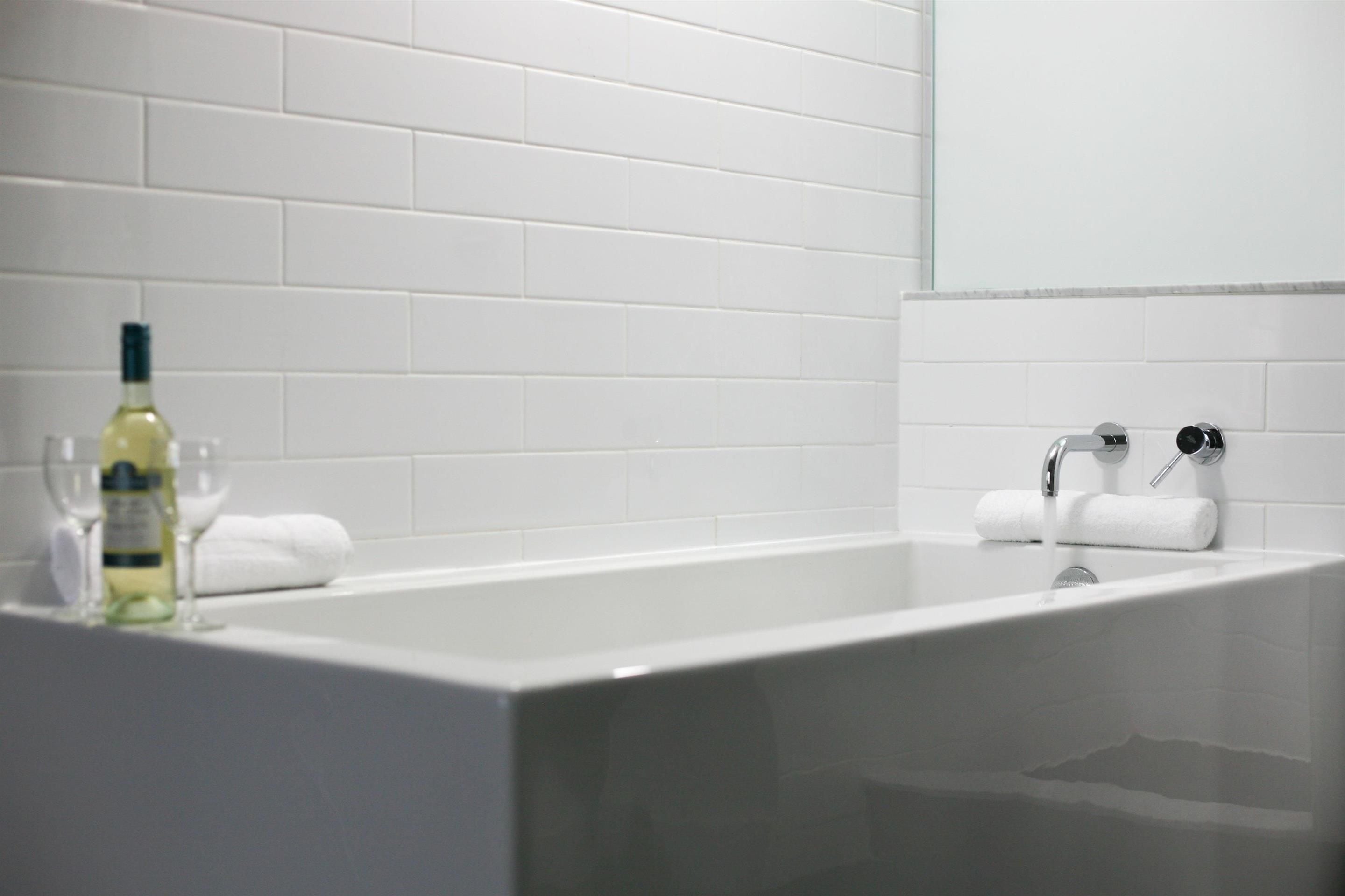 marvellous room, 1 queen bed, city view or courtyard view | bathroom | designer toiletries, hair dryer, bathrobes, towels