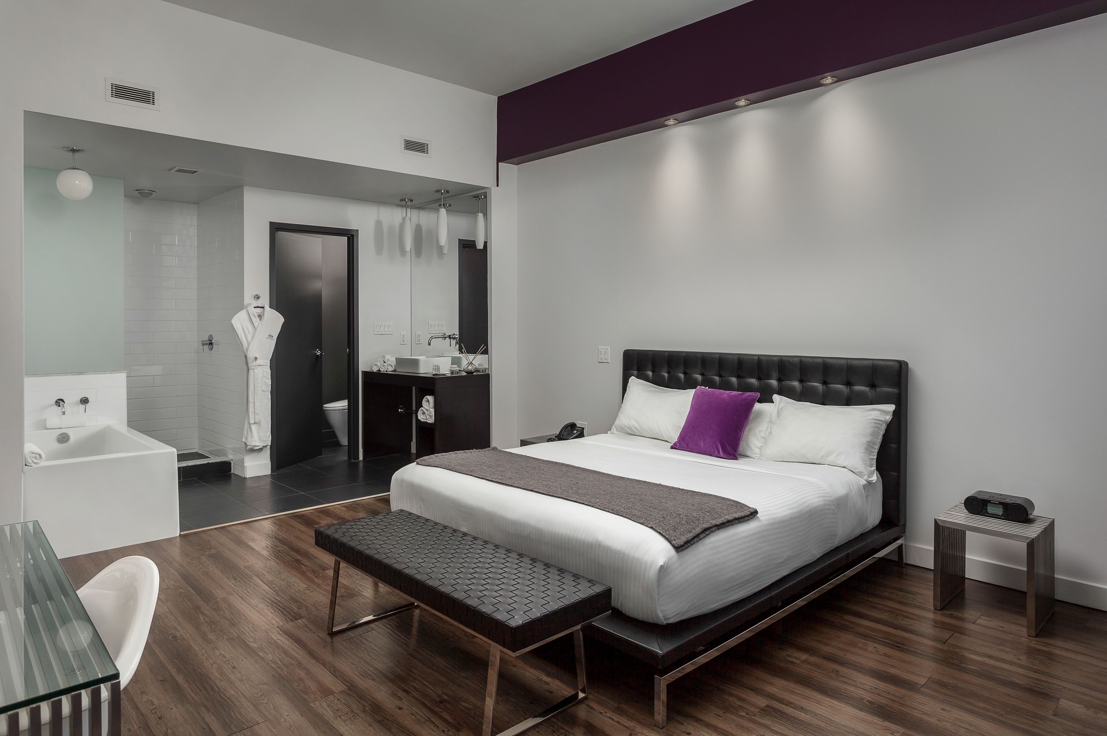 marvellous room, 1 king bed, city view or courtyard view | bathroom | designer toiletries, hair dryer, bathrobes, towels