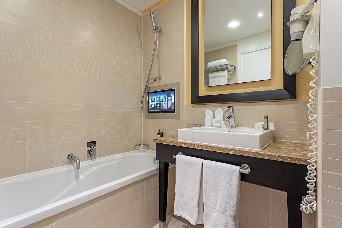 Executive One Bedroom Suite | 1 bedroom, premium bedding, minibar, in-room safe