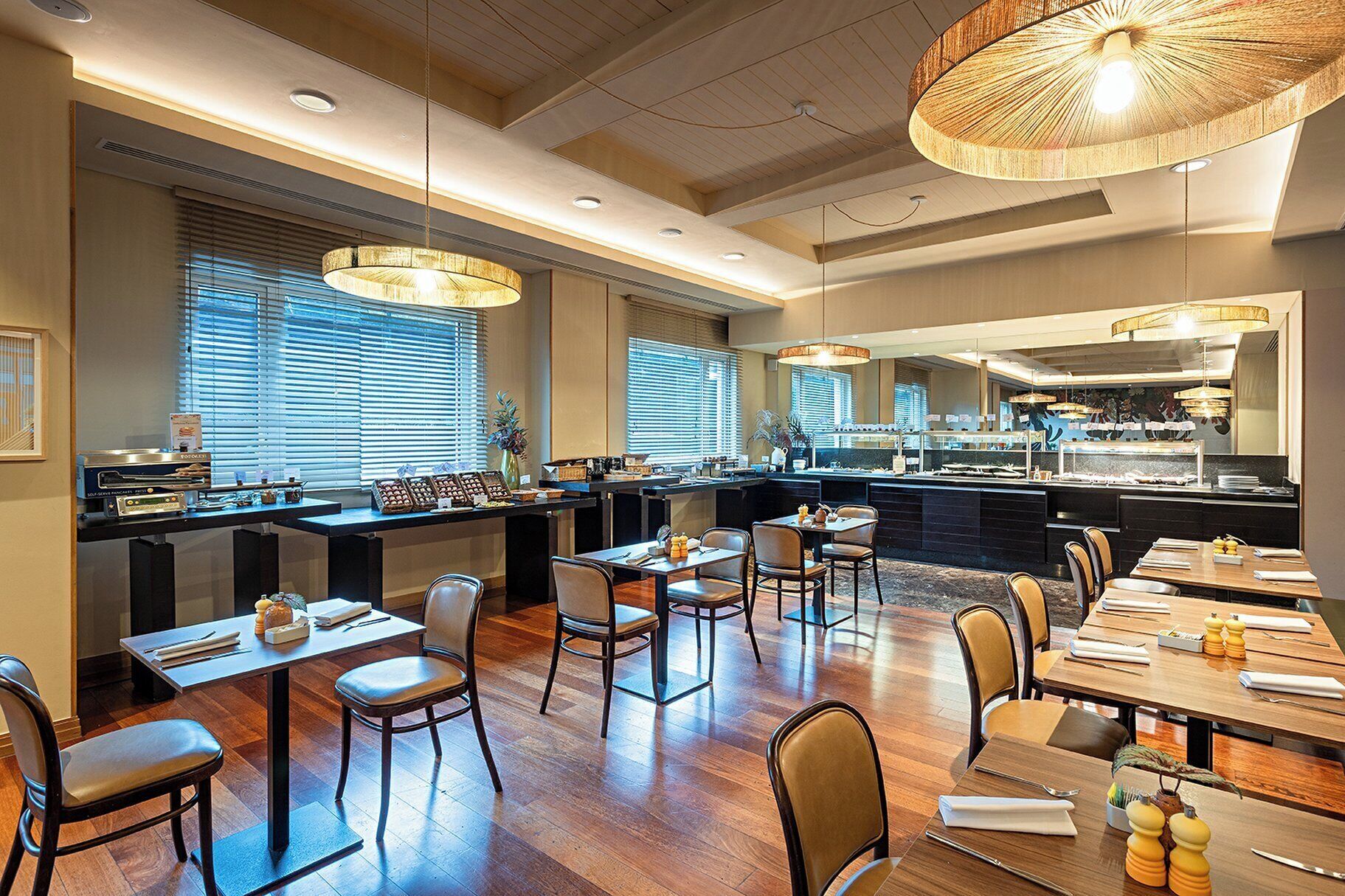 Daily English breakfast (GBP 20.50 per person)