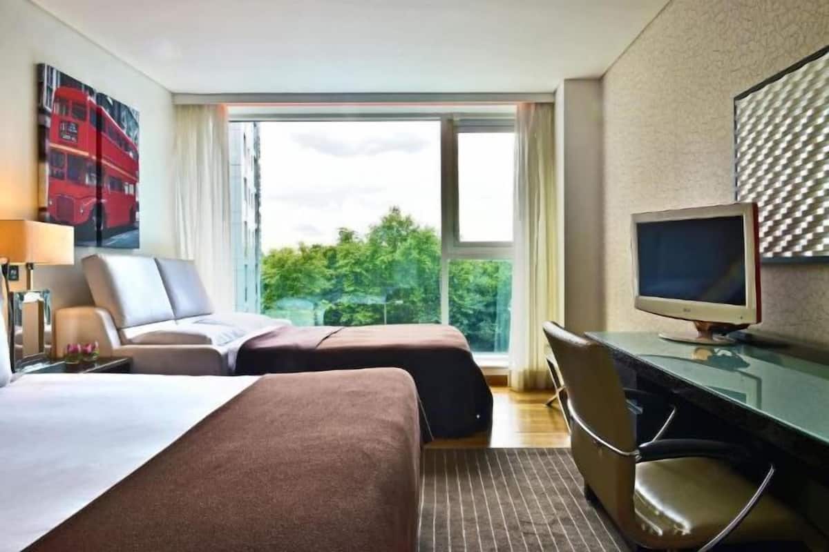 1 bedroom, premium bedding, minibar, in-room safe