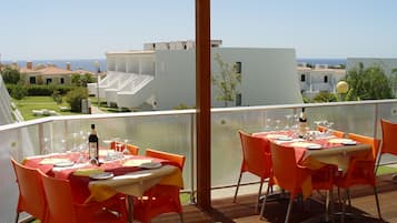 Café da manhã, almoço e jantar; culinária portuguesa