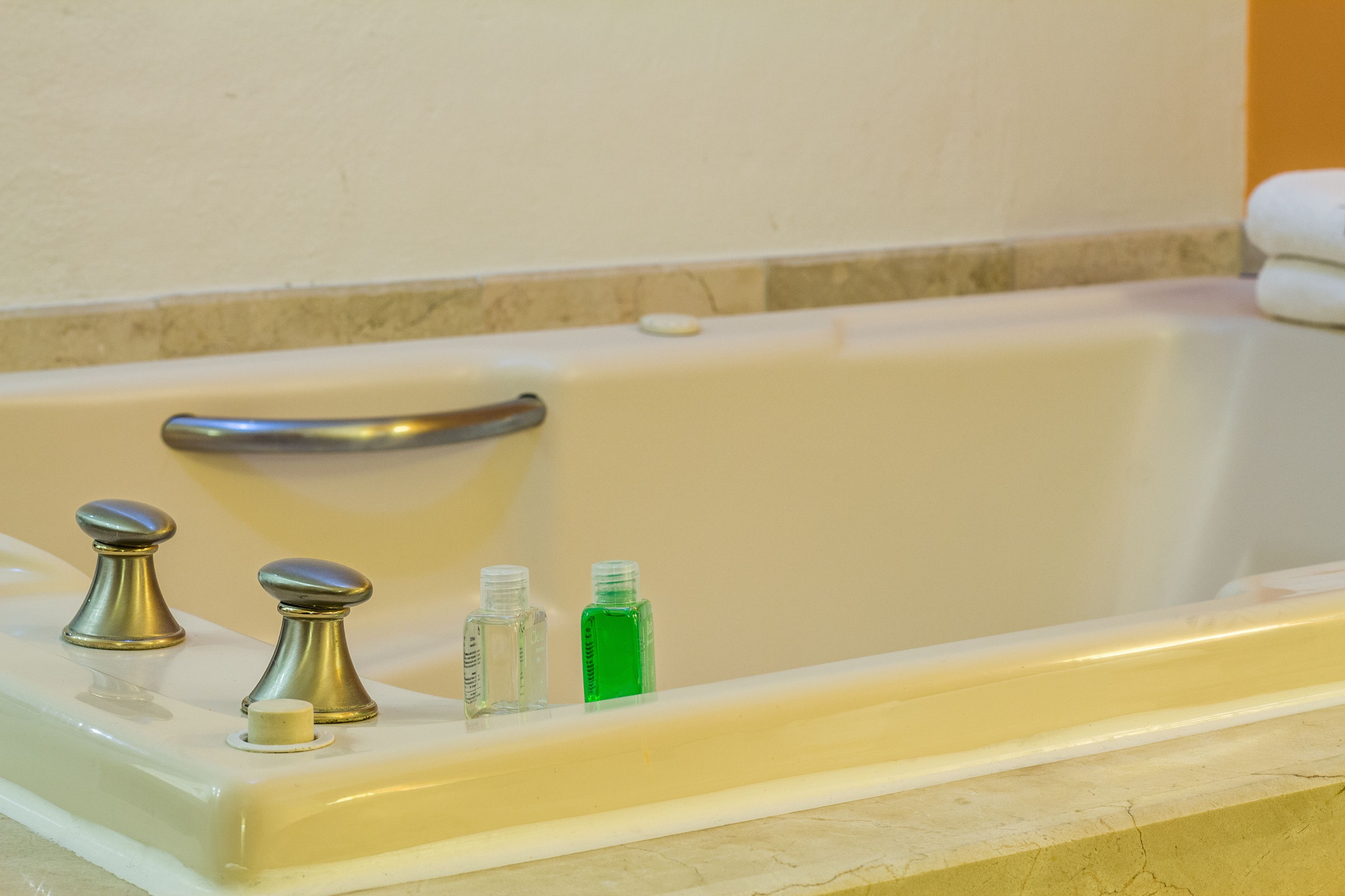 junior suite | jetted bathtub