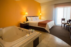 Junior Suite | In-room safe, desk, iron/ironing board, cribs/infant beds