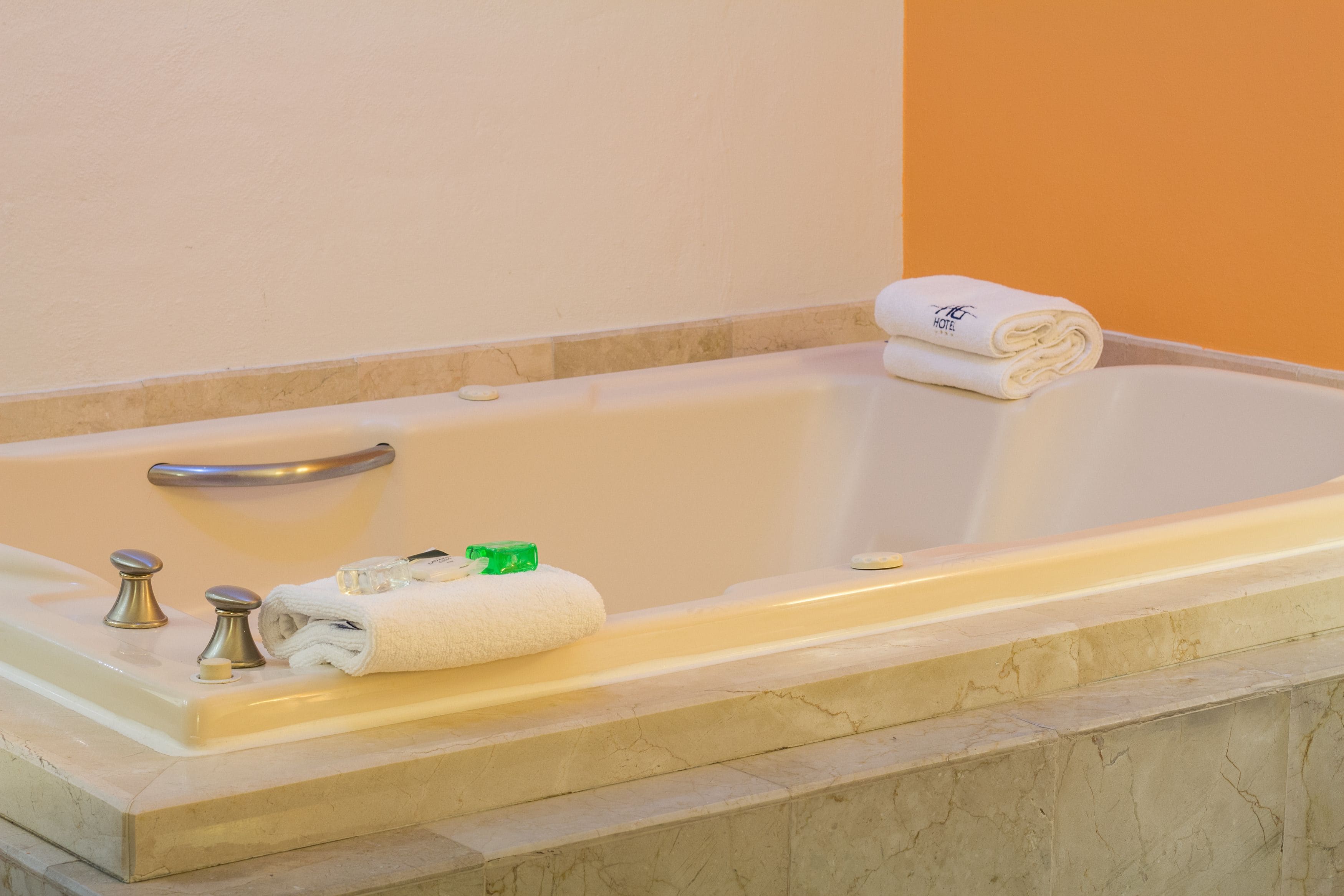 junior suite | deep-soaking bathtub