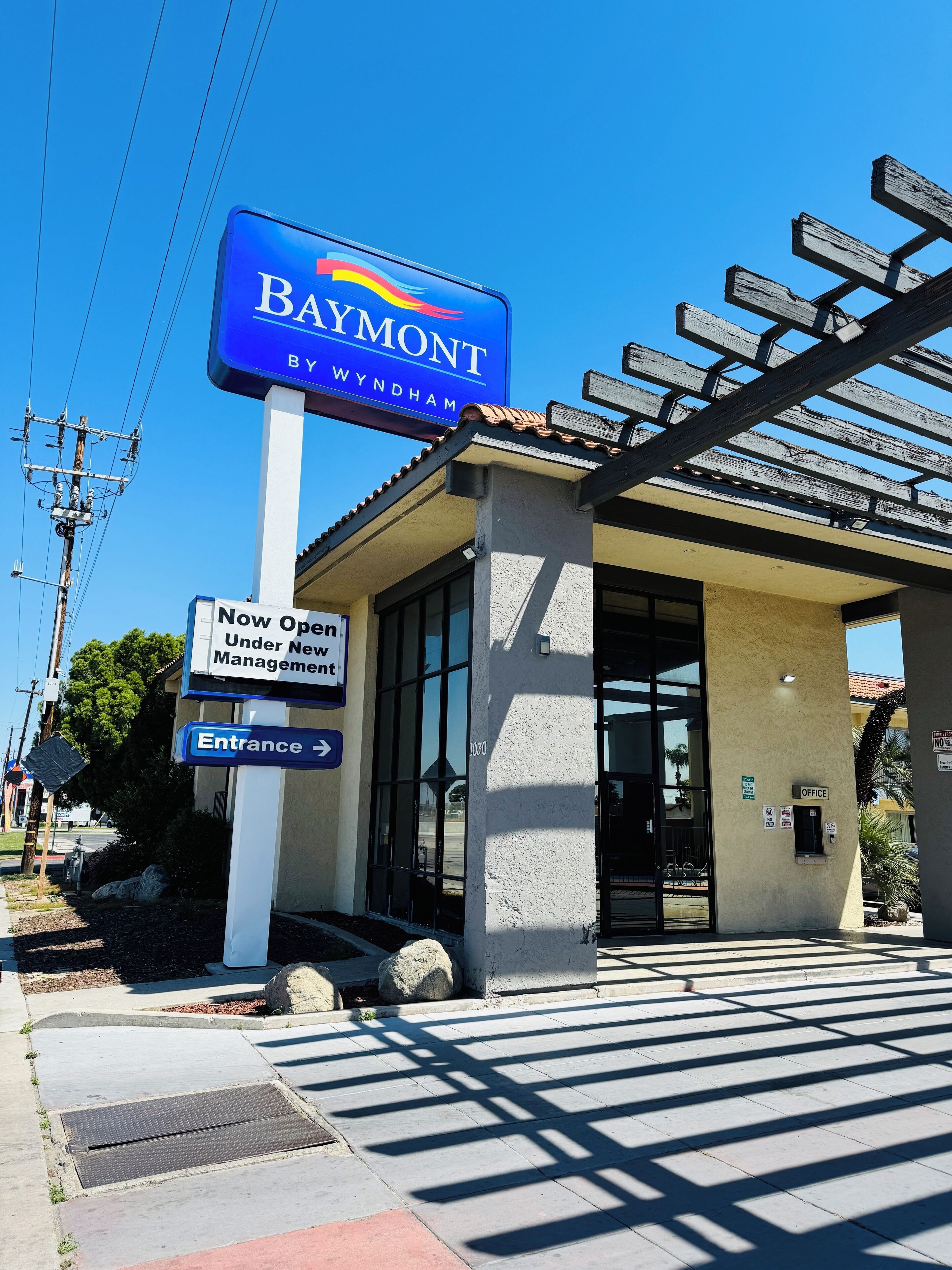 Vista frontal de la propiedad