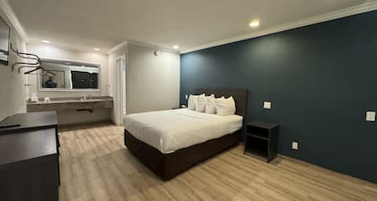 Baymont by Wyndham Bakersfield