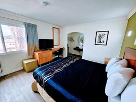 Room, 1 King Bed, Non Smoking | 1 bedroom, desk, iron/ironing board, free WiFi