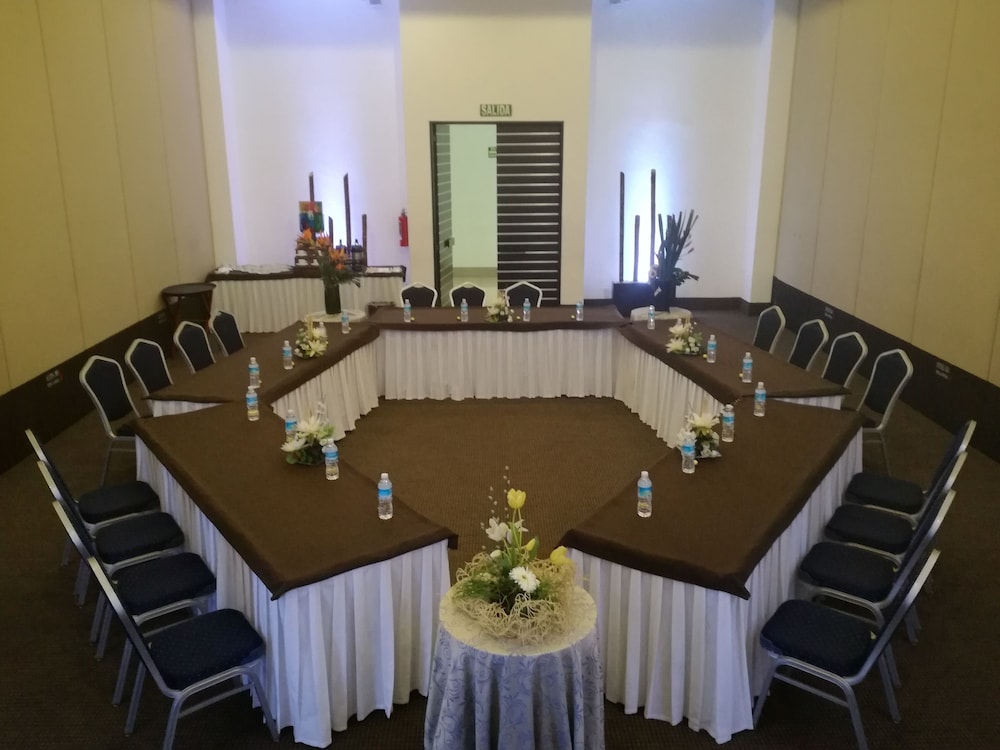 Hotel Suites Inn la Muralla Metepec photo 5