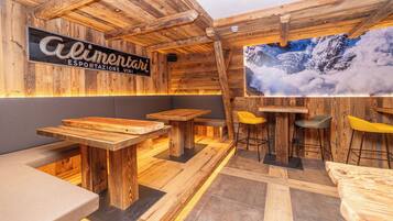 Café da manhã continental todos os dias (EUR 15 por pessoa)