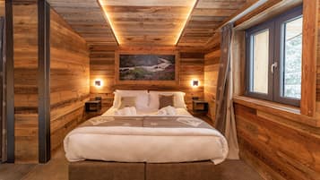 Junior Room | In-room safe, free WiFi, bed sheets