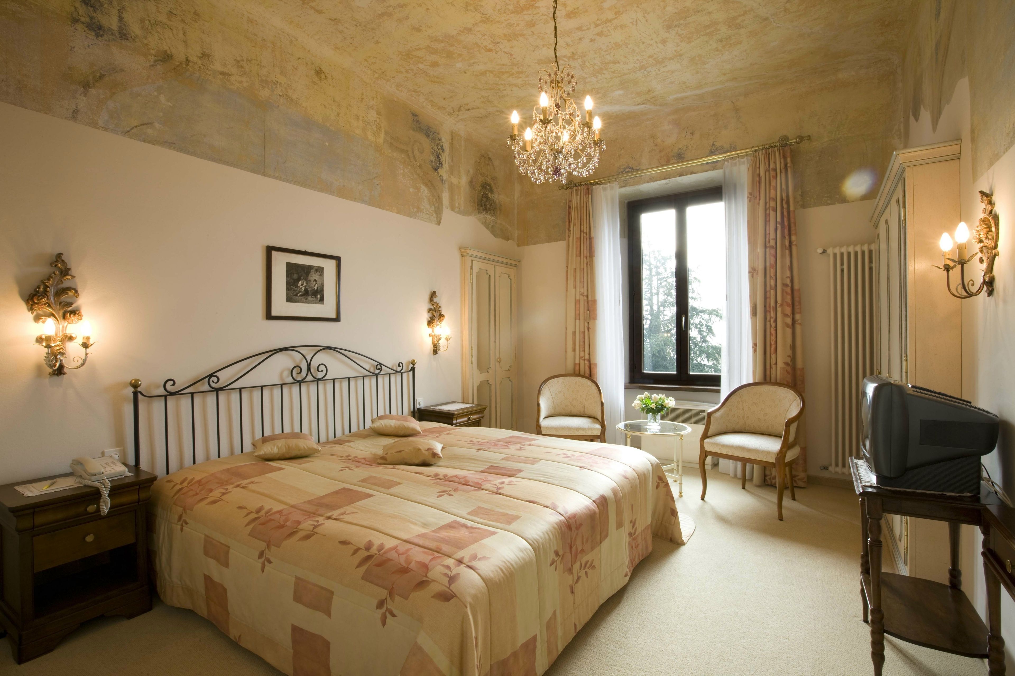 superior double room | hypo-allergenic bedding, pillow-top beds, minibar, in-room safe