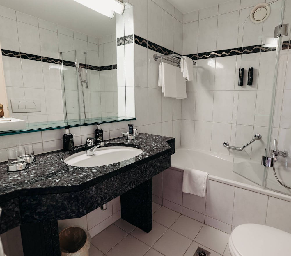 Romantik Hotel Castello Seeschloss by null