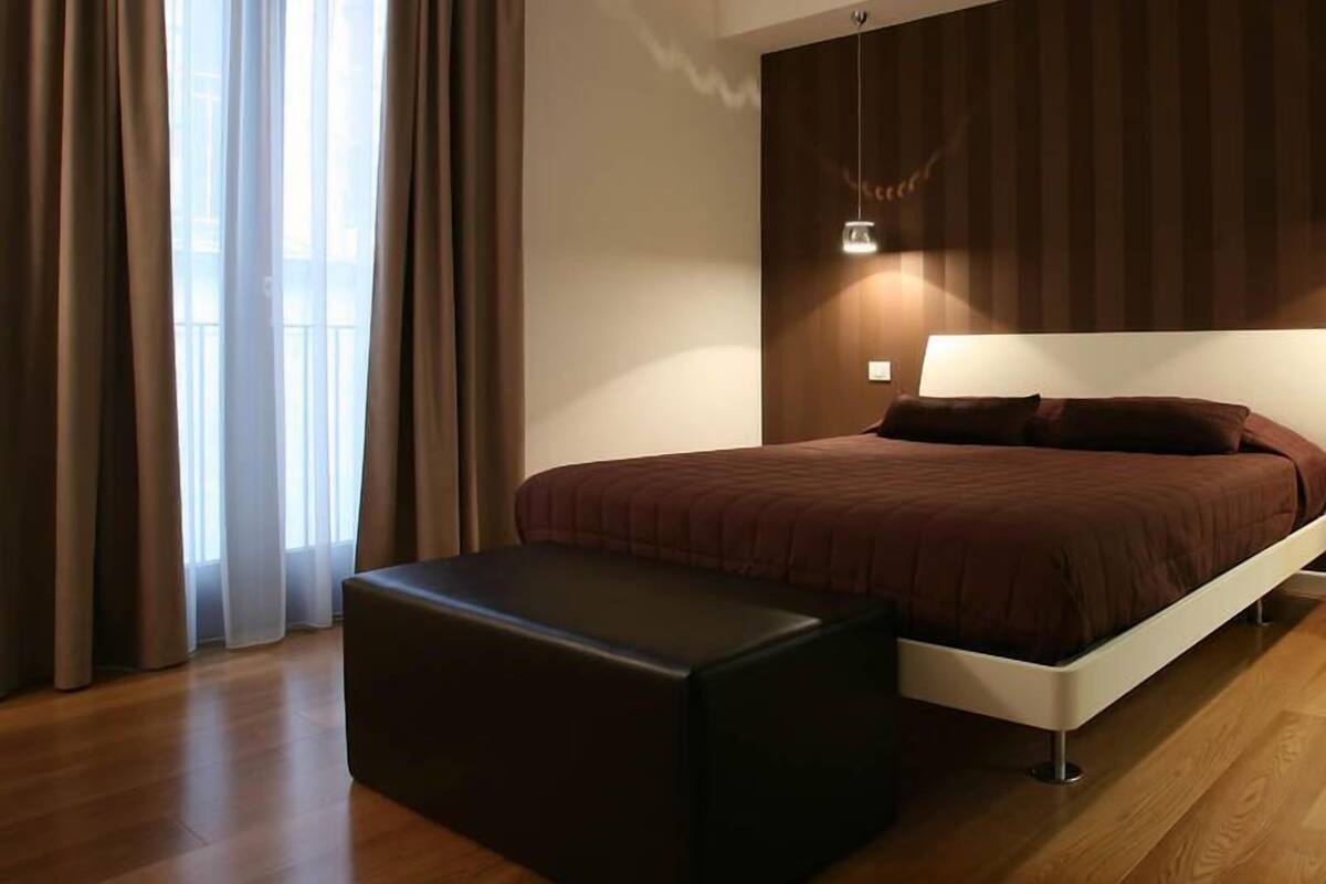 standard double or twin room | minibar, in-room safe, desk, soundproofing