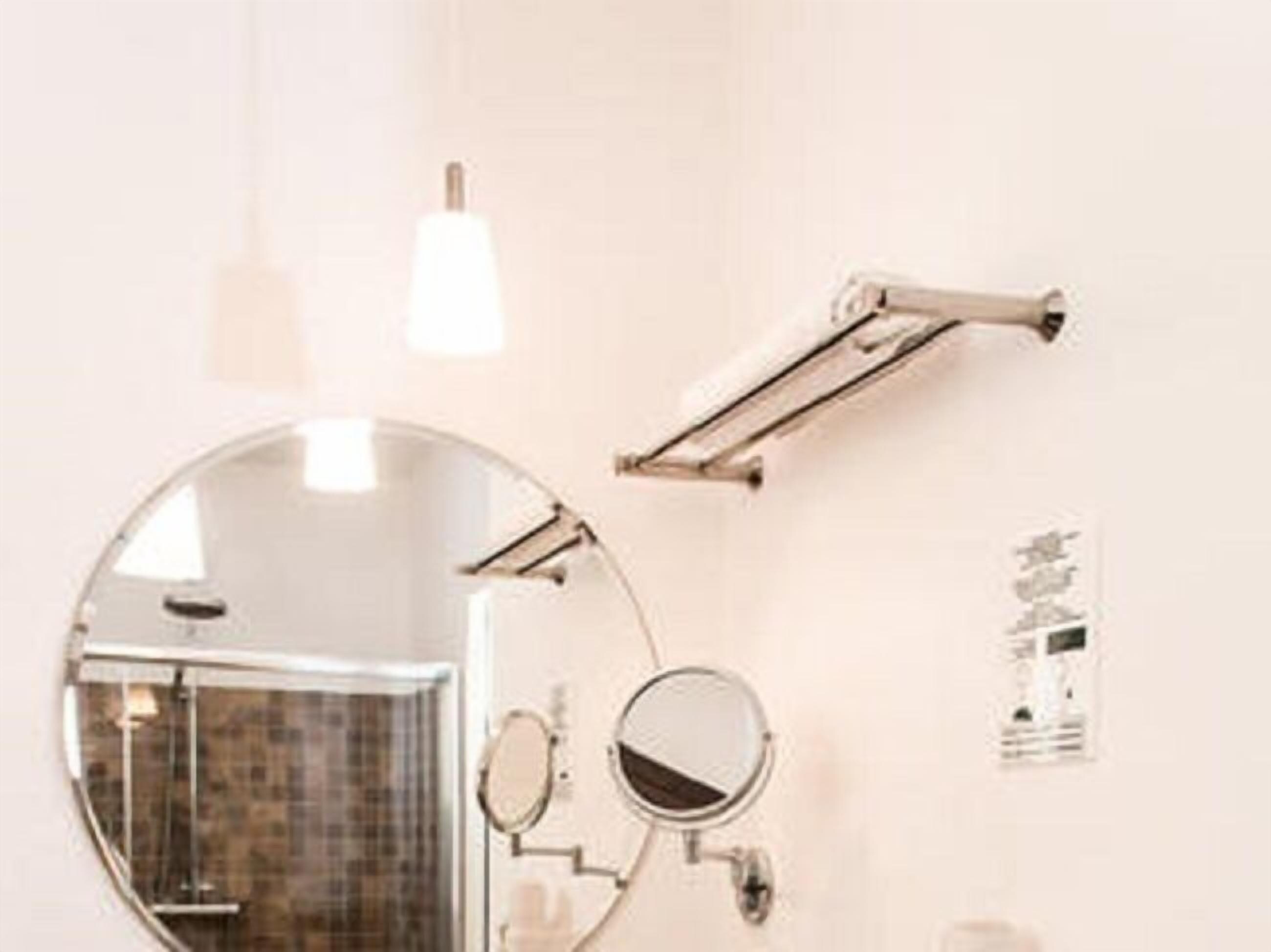 free toiletries, hair dryer