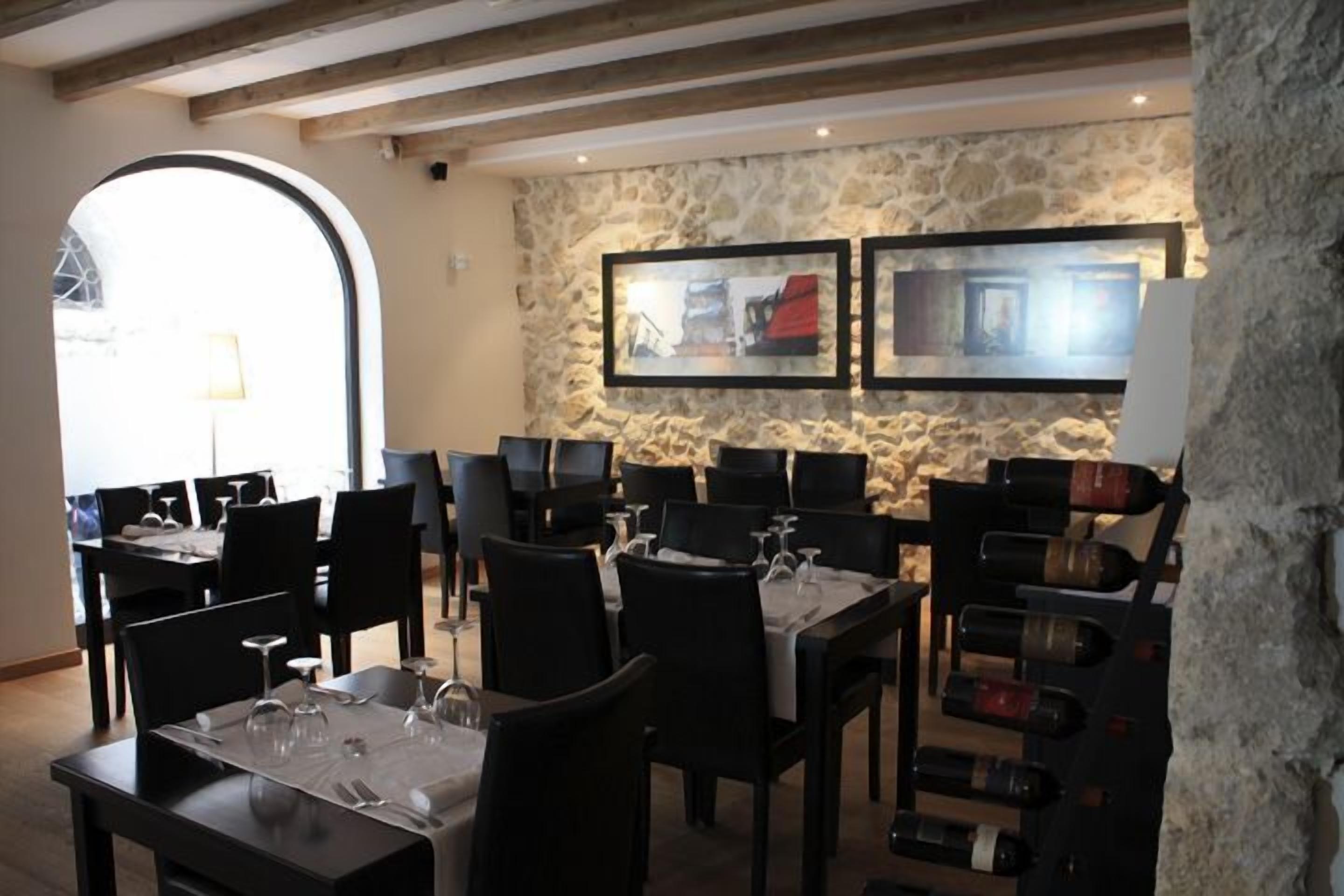 lunch and dinner served, regional cuisine