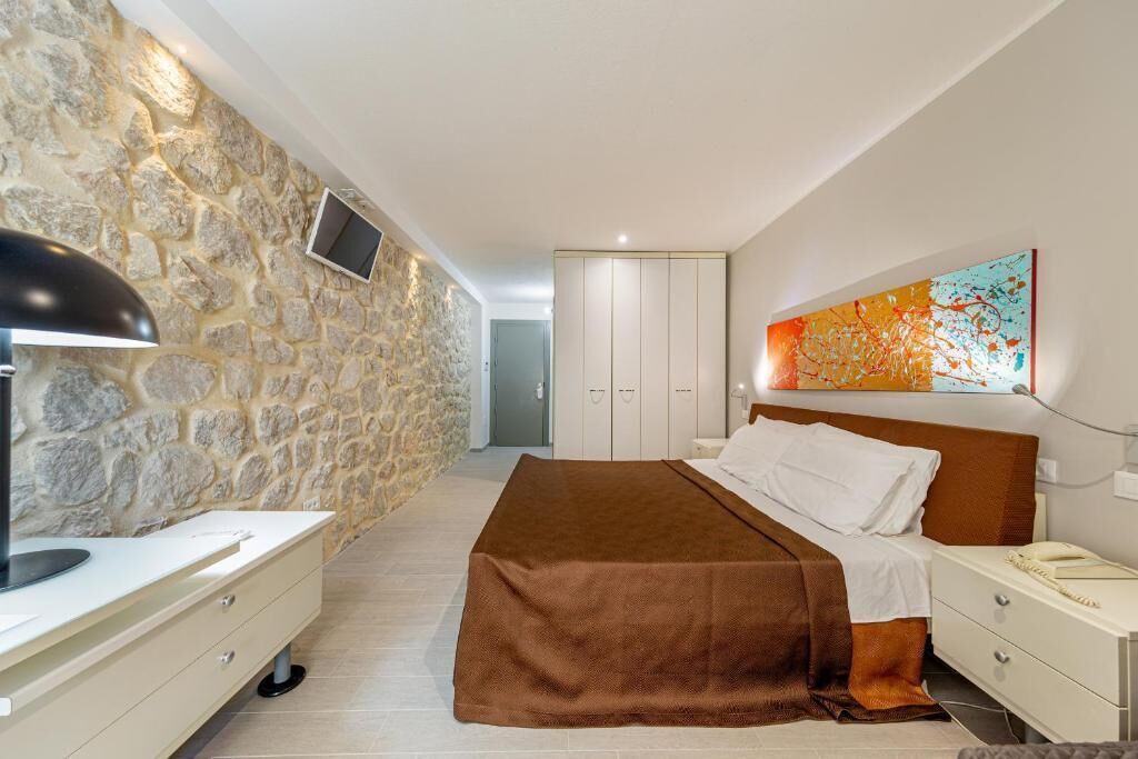 superior double room | 2 bedrooms, minibar, in-room safe, desk