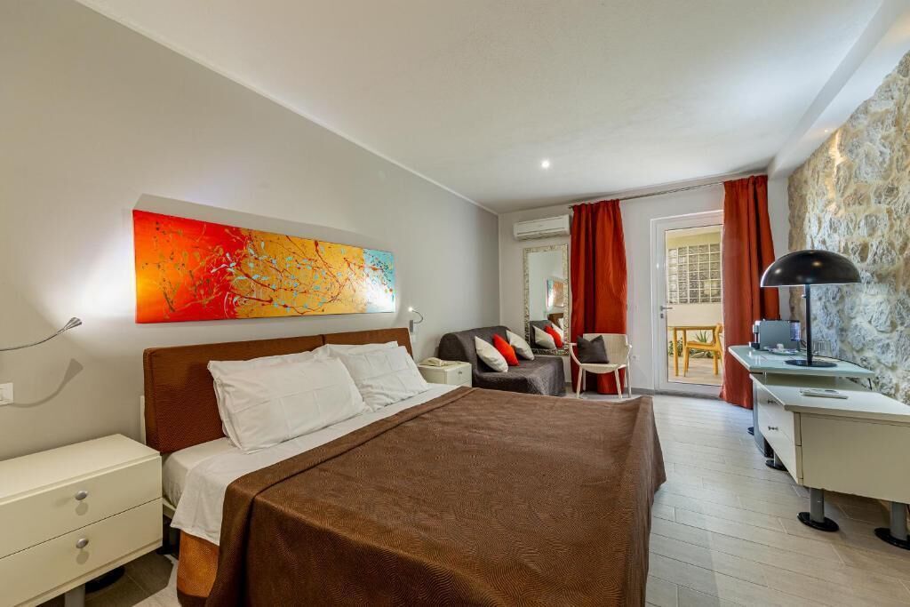 superior double room | 2 bedrooms, minibar, in-room safe, desk