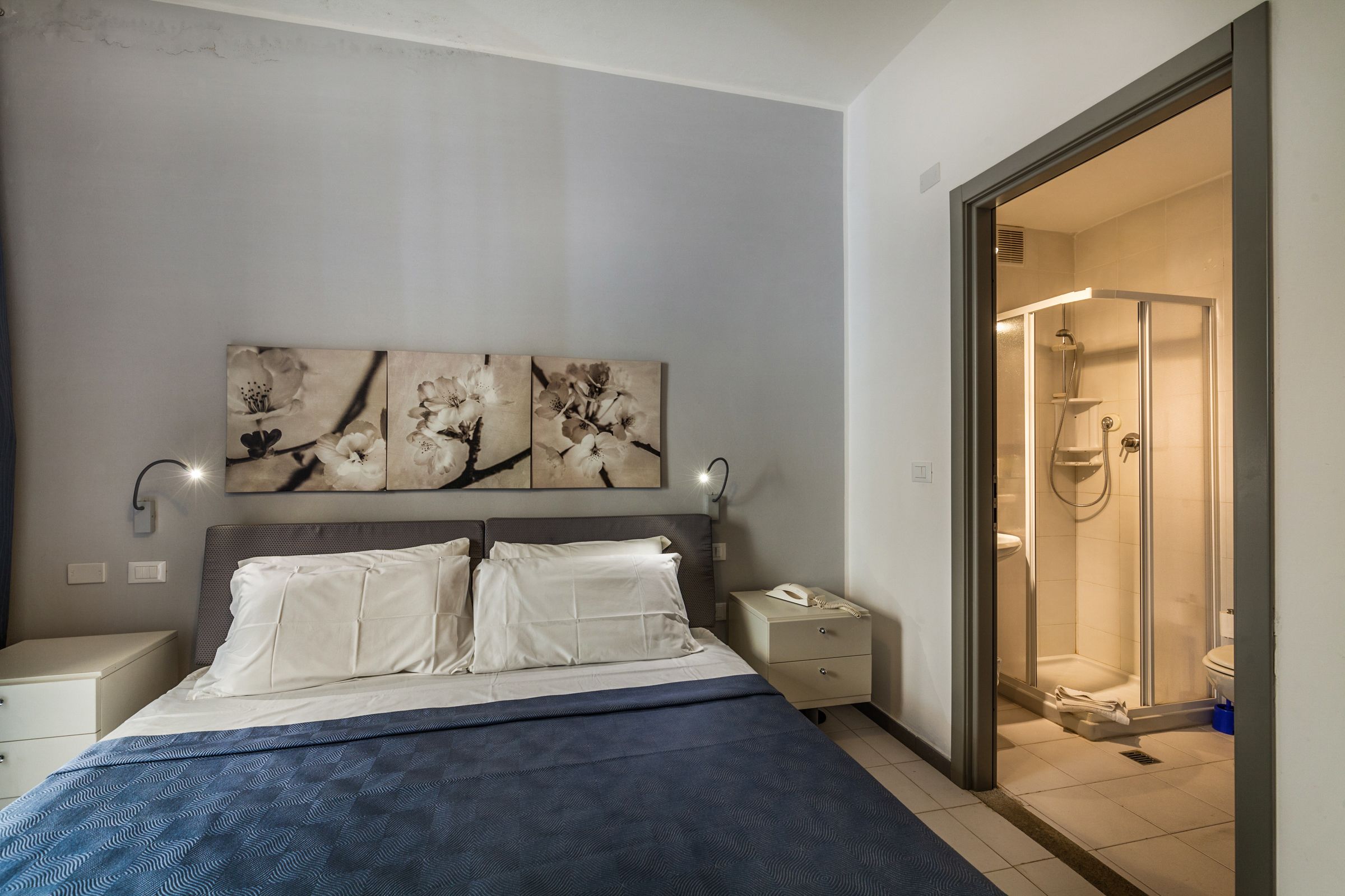 2 bedrooms, minibar, in-room safe, desk