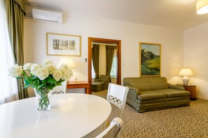 Apartment | Minibar, in-room safe, desk, cribs/infant beds - Las Woda Park Rekreacyjno-Biznesowy (Wilga)