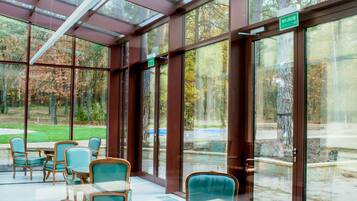 Lunch and dinner served, Regional cuisine