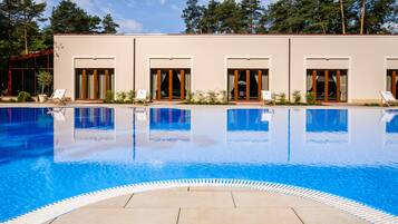 Indoor pool, seasonal outdoor pool, sun loungers