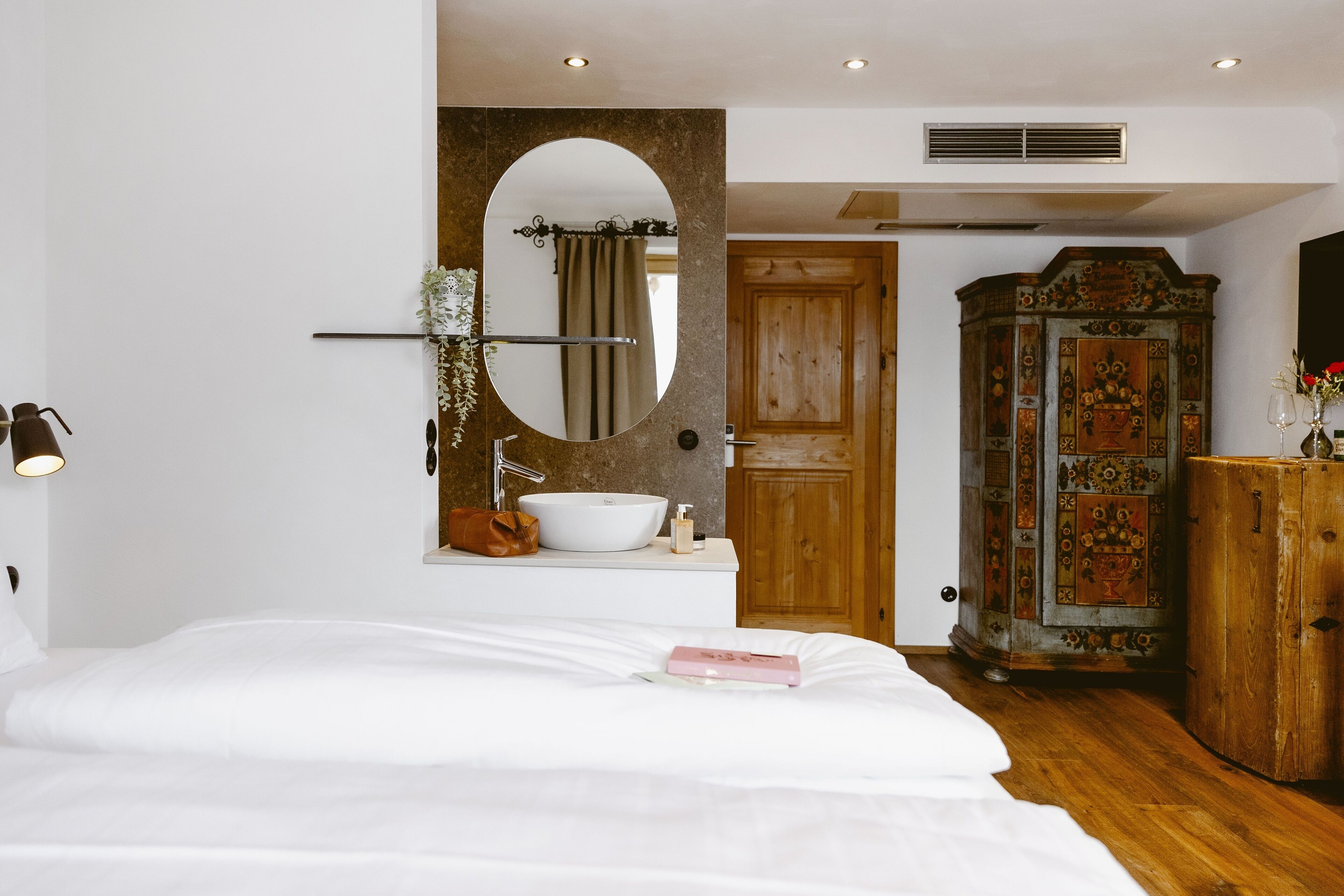 double room, lake view | desk, soundproofing, free wifi