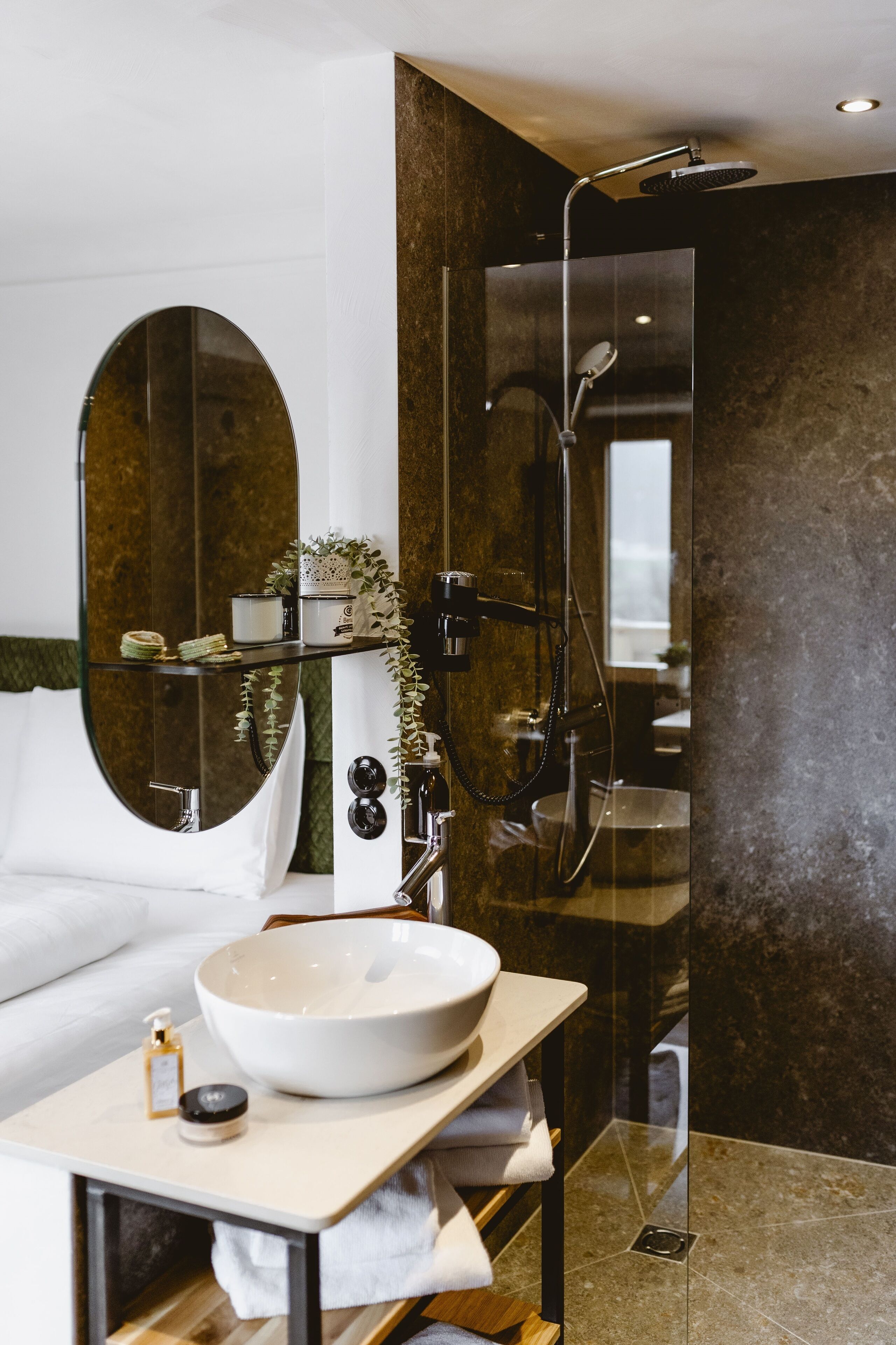 double room, lake view | bathroom | towels