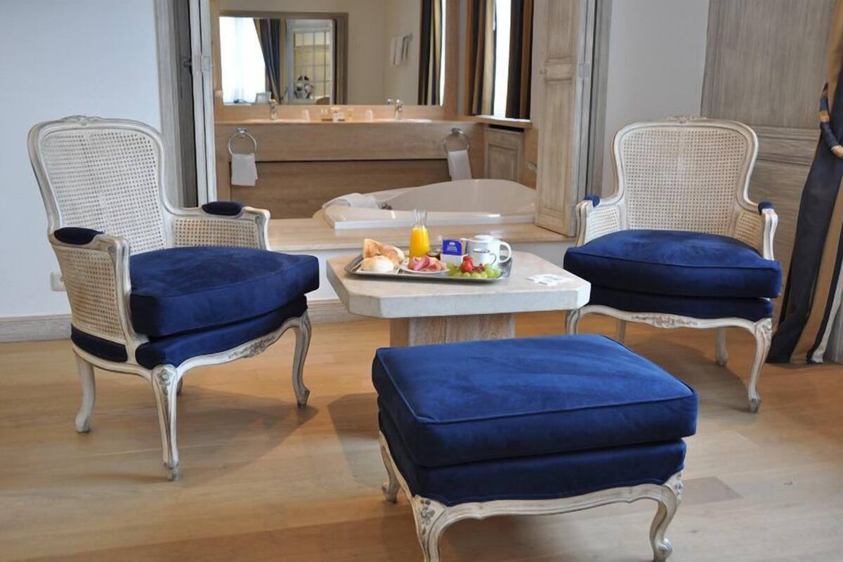 Room service – dining