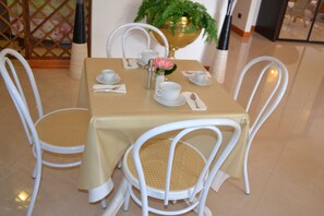Free daily buffet breakfast  - Villa Ottavia (Noto)