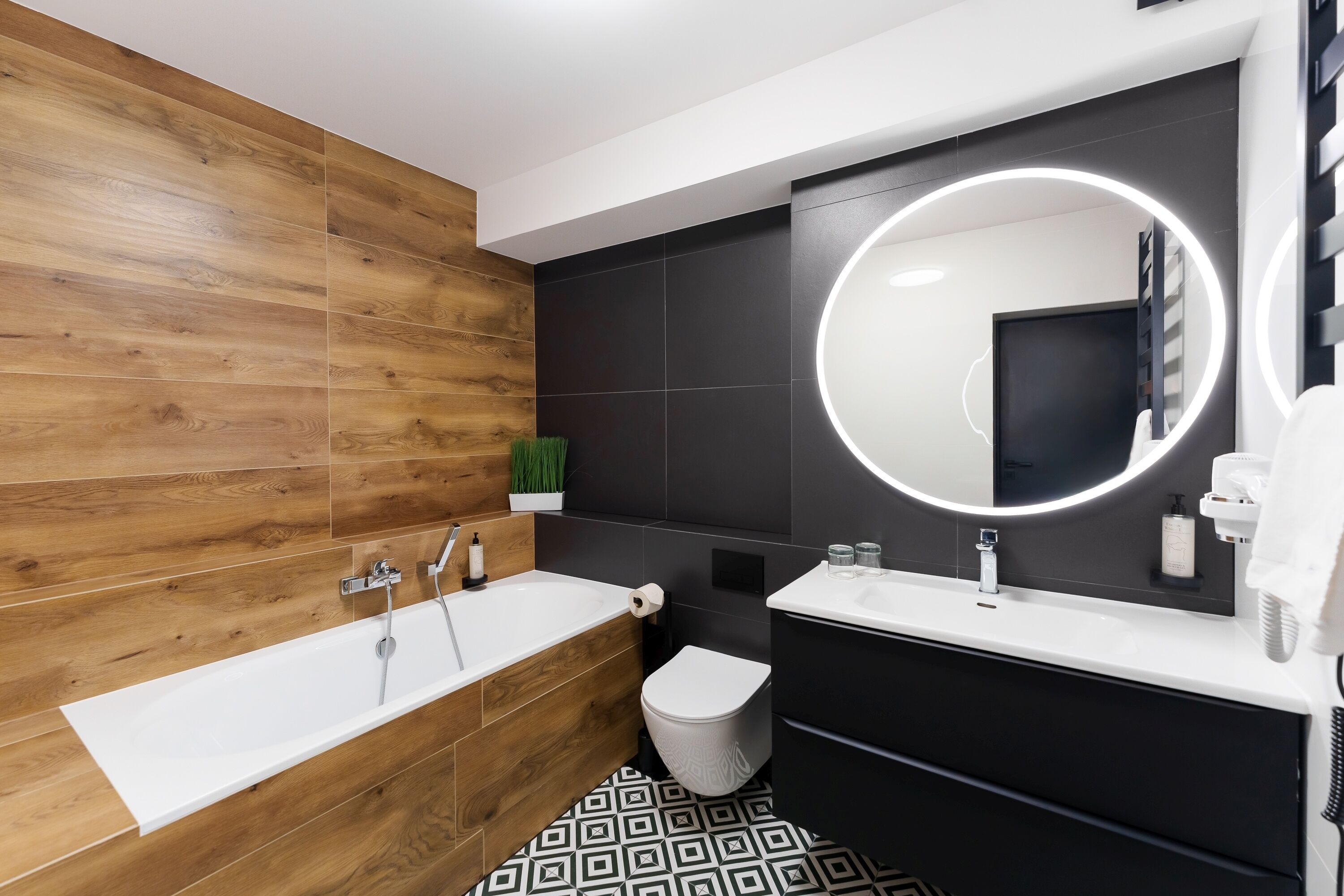 suite, bathtub | bathroom | free toiletries, hair dryer, towels, soap