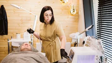 Couples treatment room(s), body treatments, hydrotherapy, aromatherapy