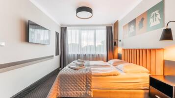 Suite, Bathtub | 1 bedroom, desk, blackout drapes, free WiFi