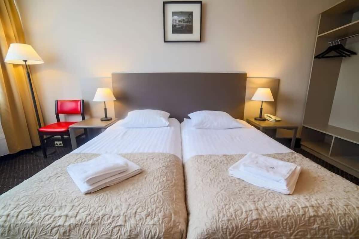 1 bedroom, desk, blackout curtains, free WiFi