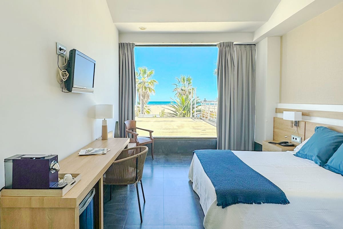 Junior Suite, Sea View | 2 bilik tidur, bar mini, peti besi dalam bilik