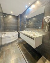 Suite, Sea View | Bathroom | Free toiletries, hair dryer, bidet, towels