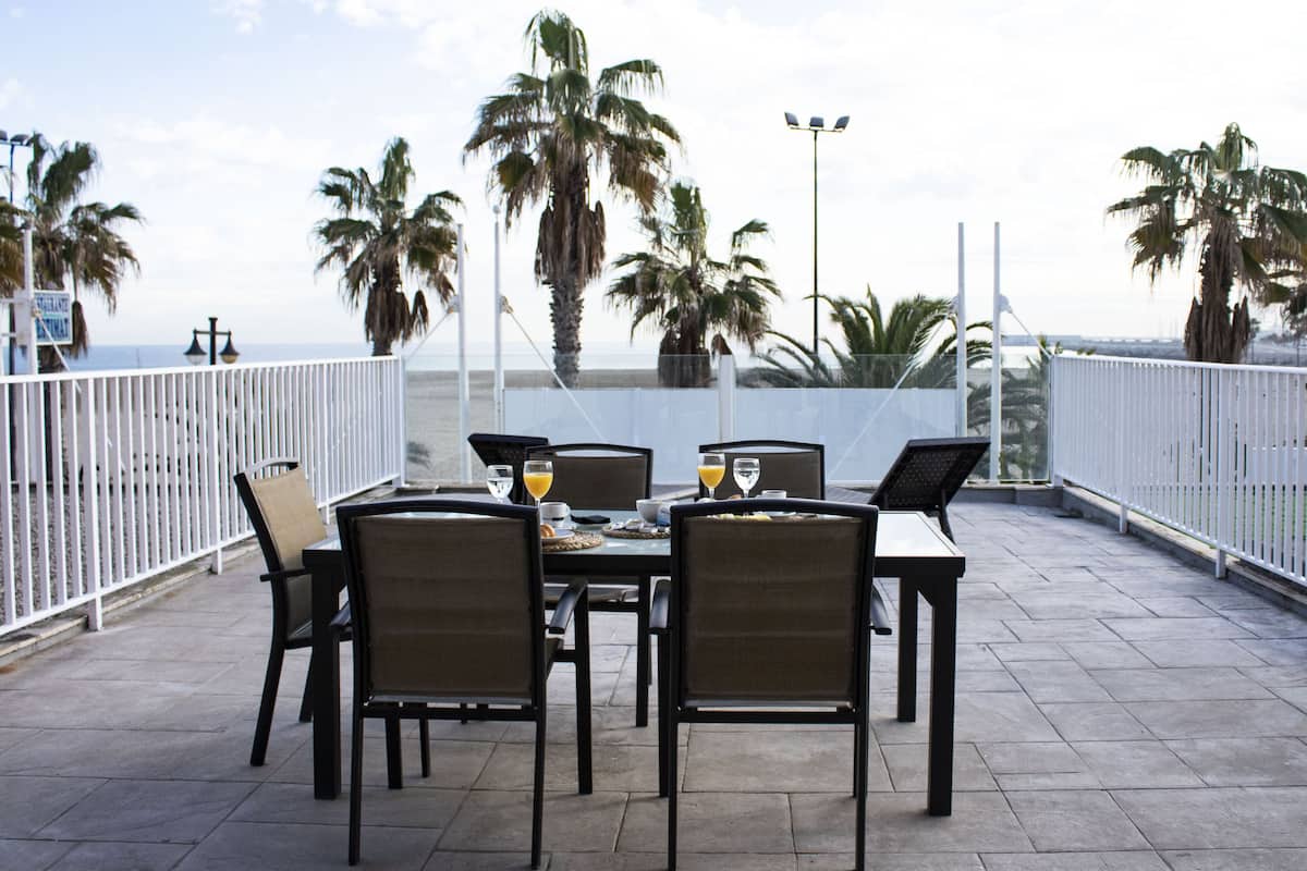 Deluxe Apartment, Terrace, Sea View | 2 bilik tidur, bar mini, peti besi dalam bilik