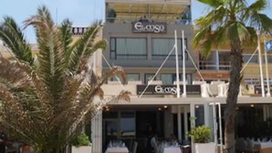 A building with a sign that reads "El Cielo". - El Coso Hotel (Valencia)