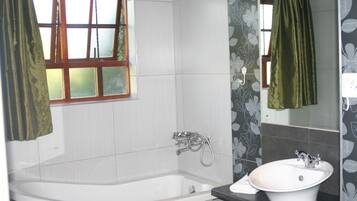 Kelengkapan dandanan diri percuma, pengering rambut, tuala disediakan