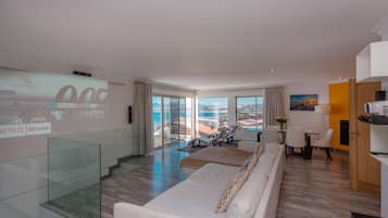 Executive Double Room | Living area