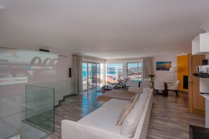 Executive Double Room | Living area - Sea Star Lodge (De Kelders)