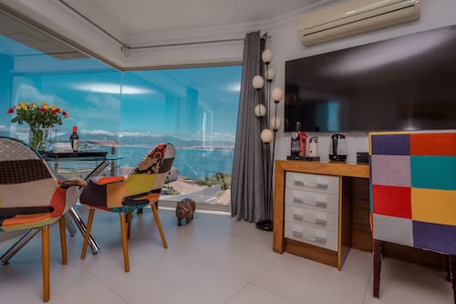 Honeymoon Suite | Premium bedding, in-room safe, desk, free WiFi